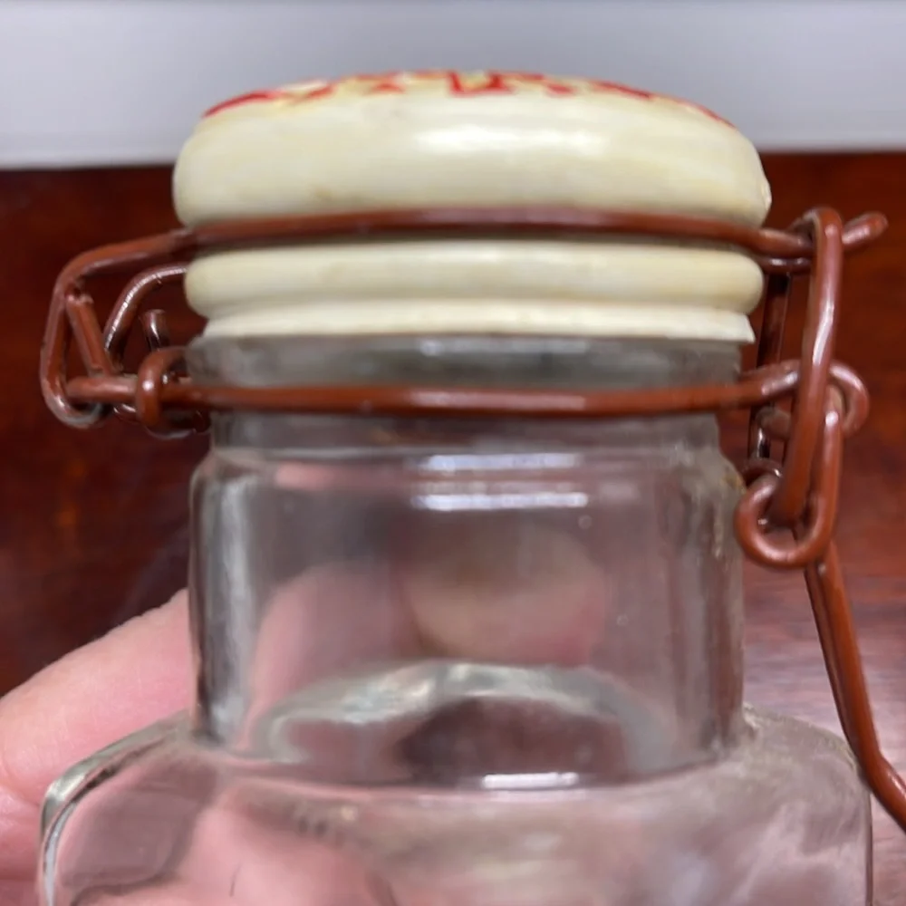 Vintage spice bottle set of five with ceramic lids In good vintage condition